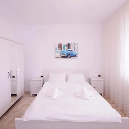 Апартаменти Lux Close Old Town Брашов