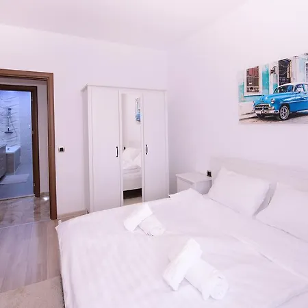 Апартаменти Lux Close Old Town *