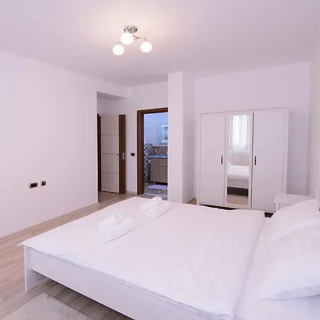 Апартаменти Lux Close Old Town Брашов