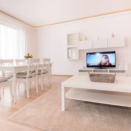 Апартаменти Lux Close Old Town Брашов