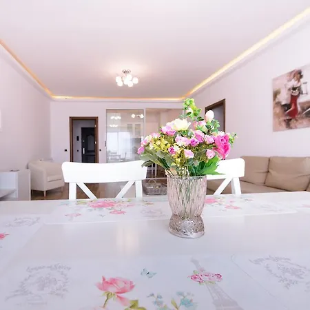 Lux Close Old Town Апартаменти