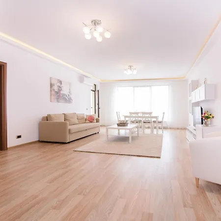 Lux Close Old Town Апартаменти