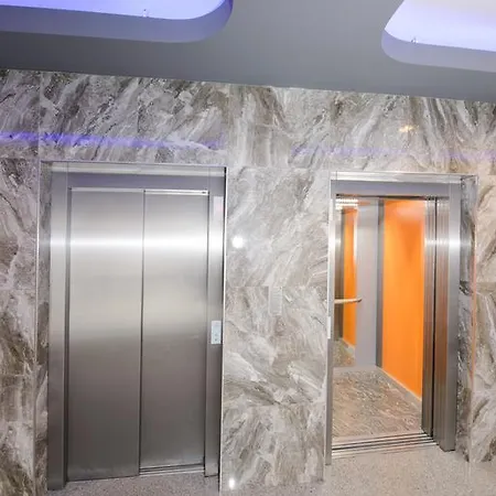 Lux Close Old Town Апартаменти Брашов